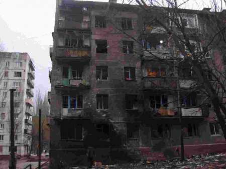 Фото разрушений Горловки 01.02.2015  (5й " Старый " квартал)