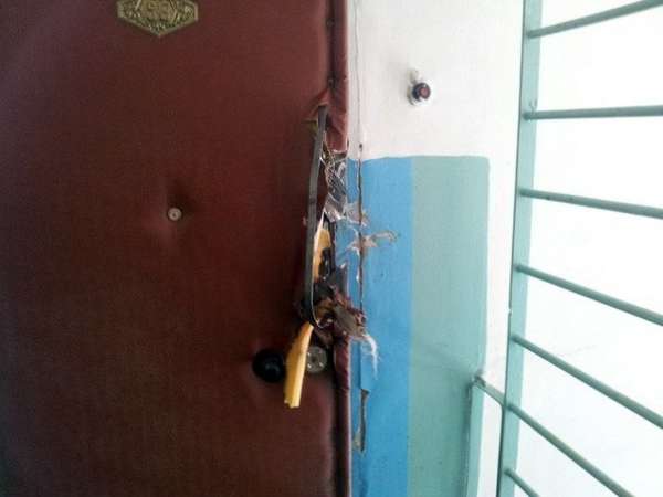 Если, возвратившись домой, ты обнаружил дверь открытой