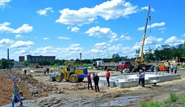 Власти ДНР приступили к возведению 18 частных домов в Донецке для семей из прифронтовой зоны