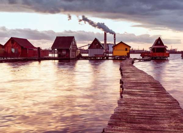 «Плавучая деревня» в Венгрии