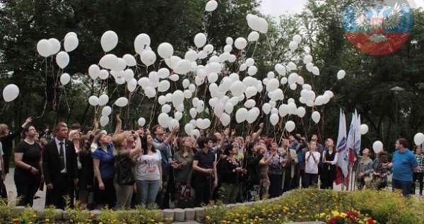В Донецке сегодня почтили память детей, погибших от обстрелов