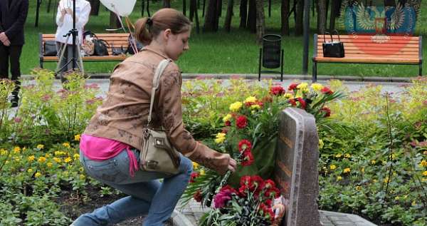 В Донецке сегодня почтили память детей, погибших от обстрелов