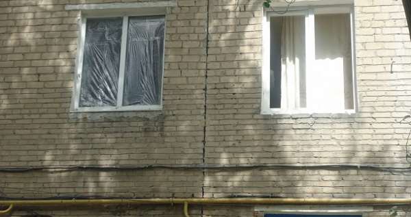 В Донецке восстанавливают дома, поврежденные обстрелом 9 июня