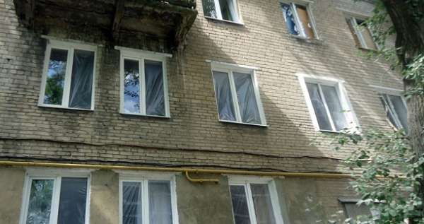 В Донецке восстанавливают дома, поврежденные обстрелом 9 июня