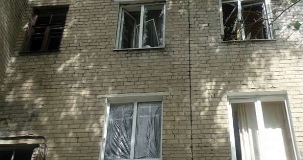 В Донецке восстанавливают дома, поврежденные обстрелом 9 июня