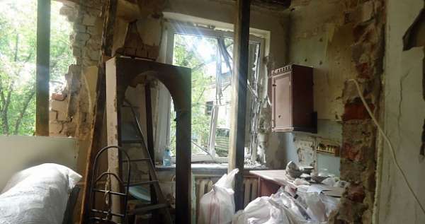 В Донецке восстанавливают дома, поврежденные обстрелом 9 июня