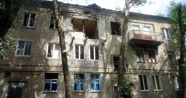 В Донецке восстанавливают дома, поврежденные обстрелом 9 июня