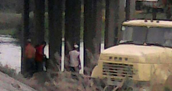 На дороге Донецк-Седово восстанавливают подорванный мост