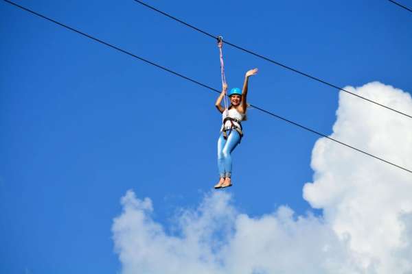 Аттракцион «Адреналин троллей», второй по высоте в центральном донецком парке имени Щербакова, открылся в Донецке ко Дню городу и Дню шахтера.