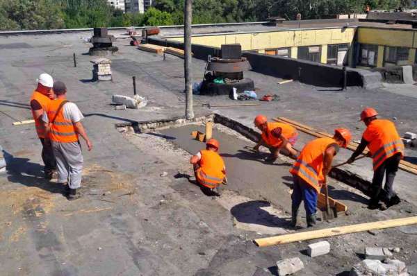 Власти приступили к восстановлению донецкой школы №51, поврежденной обстрелами