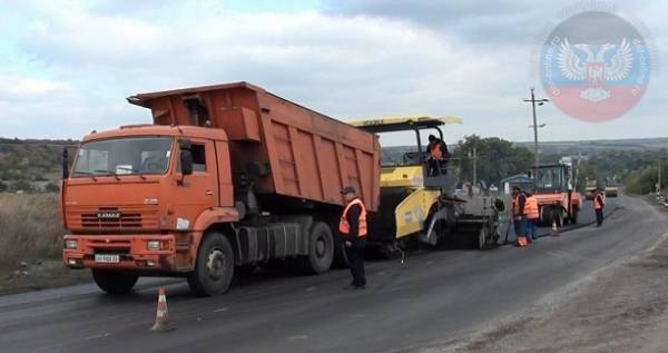 На трассе Донецк-Седово ремонтируют участок протяженностью более 11 км (ФОТО)