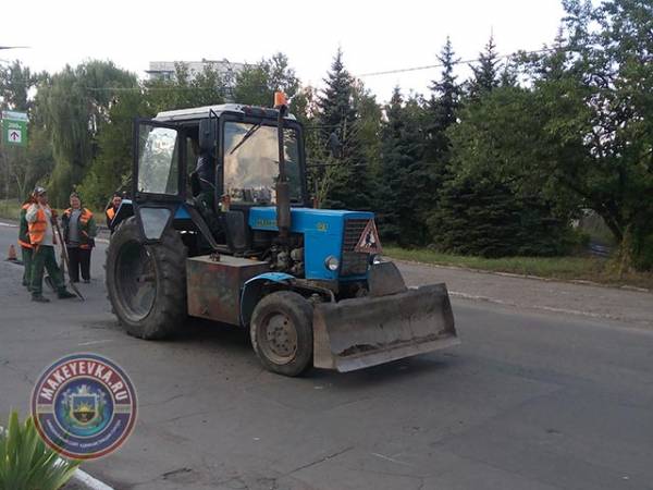 В Горняцком районе ведутся работы по ремонту дорожного полотна и железнодорожных переездов