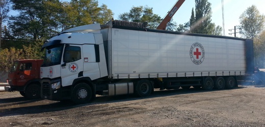 Красный Крест передал компании «Вода Донбасса» реагенты для очистки воды