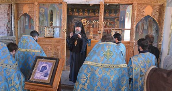 В Иверском монастыре под донецким аэропортом прошла служба (ФОТО)