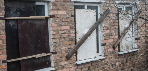 В Горловке продолжают восстанавливать поврежденные обстрелами частные дома