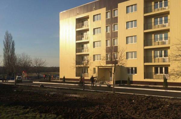 В Горловке жители, утратившие жилье в ходе конфликта, получили ключи от 20 новых квартир
