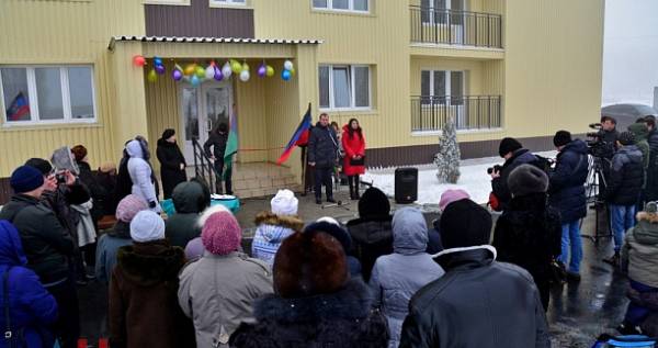 Жители Дебальцево, чье жилье было разрушено обстрелами, получили новые квартиры (ФОТО)