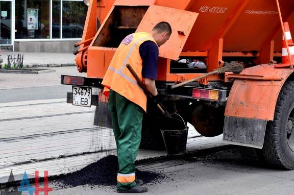 Коммунальщики Донецка в весенне-летний период планируют ремонт 350 тыс. квадратных метров автодорог