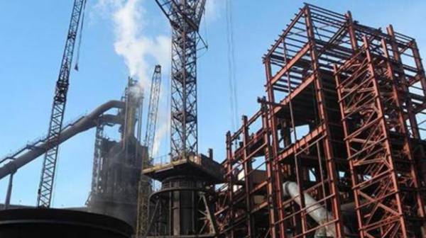 СМИ: Россия начала поставки на метзаводы Донбасса