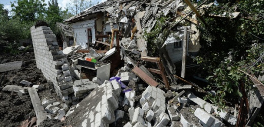 Более 10 домов повреждено за сутки из-за обстрелов в Донецке и пригороде Ясиноватой, обесточено село