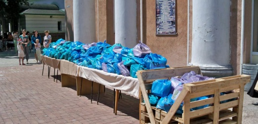 Детям Куйбышевского района Донецка передали три тонны гуманитарной помощи