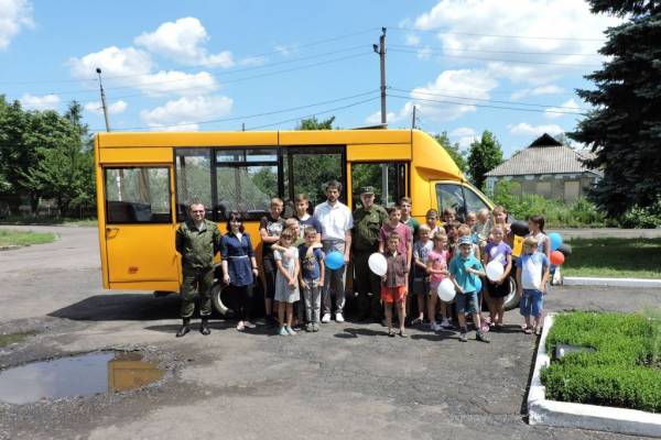 В прифронтовом поселке Александровка запущен школьный микроавтобус