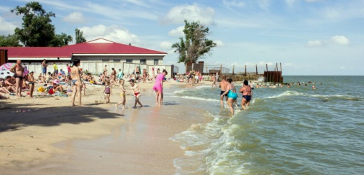 В Седово в Азовском море едва не утонула женщина