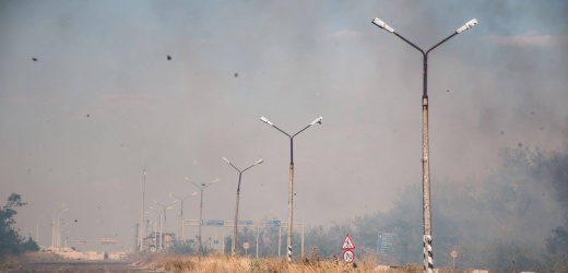 На окраинах Ясиноватой 17 августа из-за обстрела произошел пожар