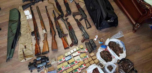 В Макеевке местный житель прятал у себя в гараже оружие и боеприпасы