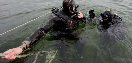 В Макеевке спасатели по просьбе полиции искали в водоеме утонувшего