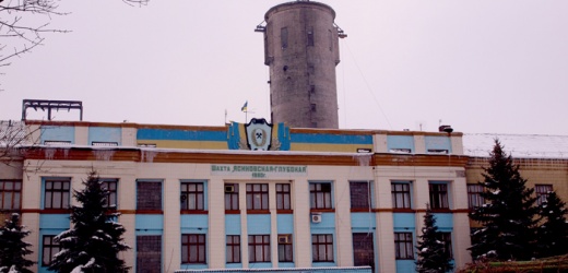 Четвертые сутки спасатели ищут горняка, застигнутого обрушением на шахте в Макеевке