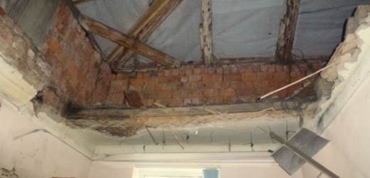 В Макеевке в двухэтажке в одной из квартир обрушились перекрытия