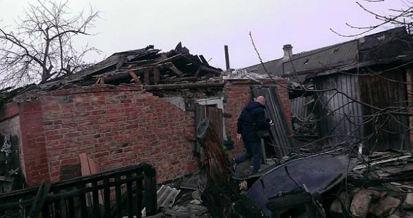 Последствия обстрела запада Донецка в ночь на 15 декабря