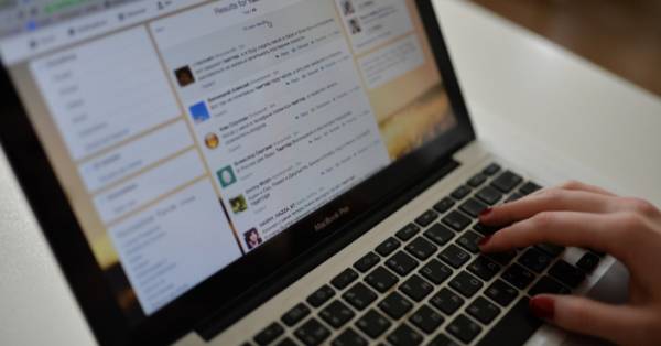 Почему все больше людей читают новости в интернете?