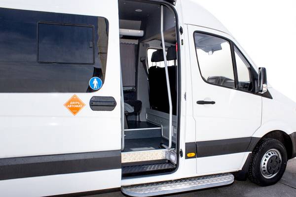 Разновидности и преимущества установки автоматических дверей на микроавтобусы