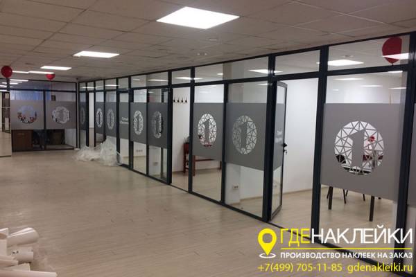 Широкоформатные наклейки от компании "ГдеНаклейки"