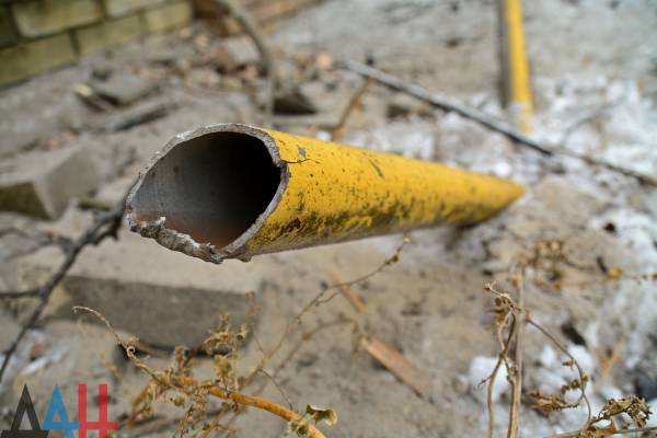 Дом и газовая труба на западе Донецка повреждены обстрелами со стороны ВСУ – СЦКК