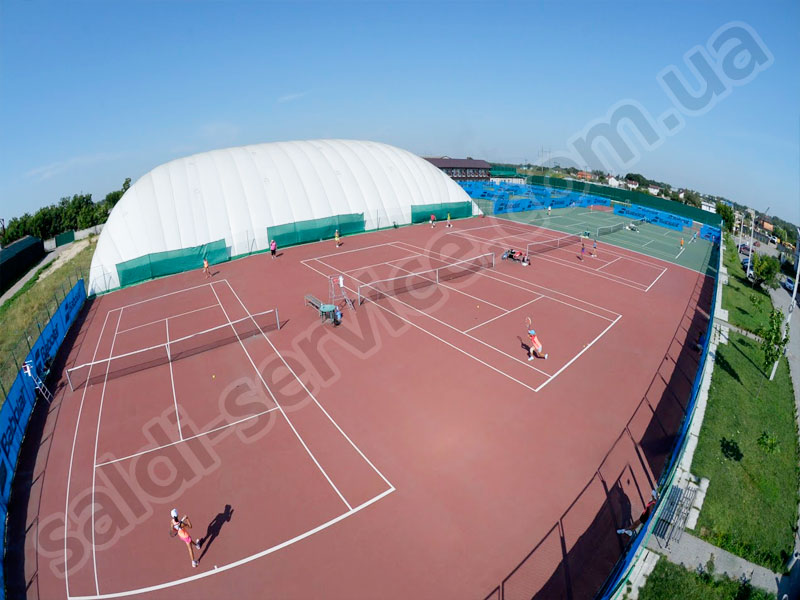 naduvnye konstrukcii tennisnyh kortov