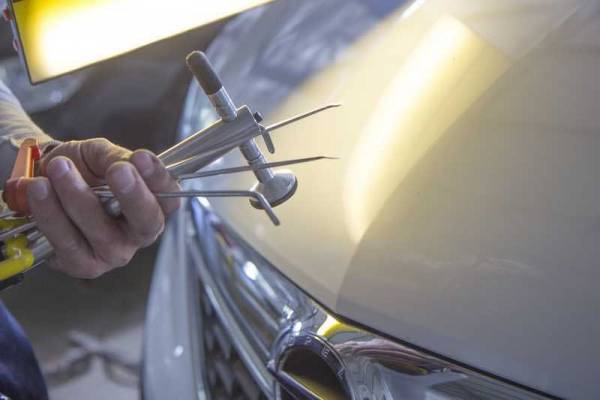 Как можно удалить вмятины без повреждения лакокрасочного покрытия