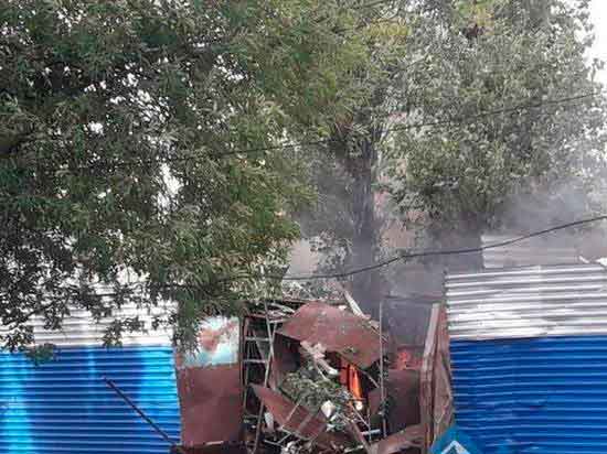 В Результате обстрела горит рынок на ЖД вокзале