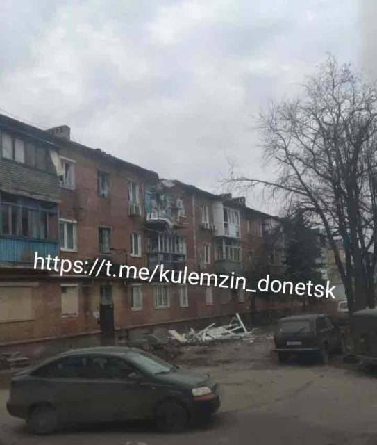 Последствия обстрела на ул. Белостокской в Куйбышевском районе