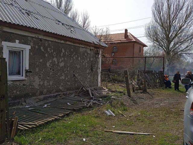 Последствия обстрела на ул. Пятницкого, 58 в Киевском районе Донецка