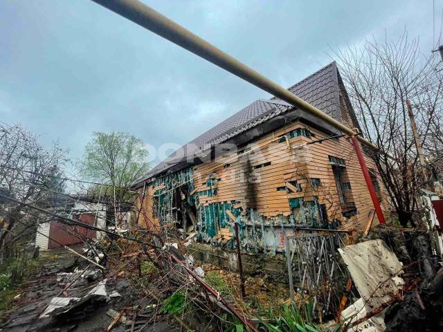 Последствия утреннего обстрела донецкого поселка Октябрьский, где ранение получил мирный житель