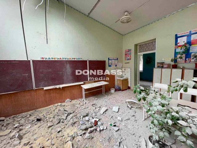 Обстрел школы в Кировском районе Донецка