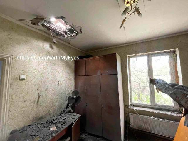 Последствия обстрела Петровского района Донецка