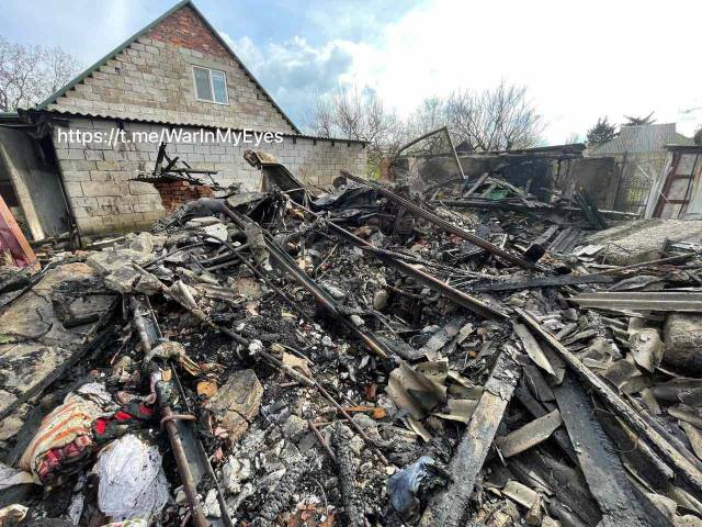 Последствия обстрела Петровского района Донецка, улица Путь Социализма 55