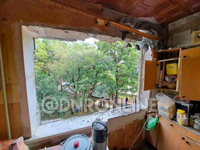 Снаряд попал в многоквартирный дом в Горловке, погиб мужчина