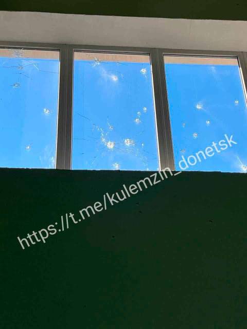 Последствия ночного обстрела Киевского района Донецка: школа №19