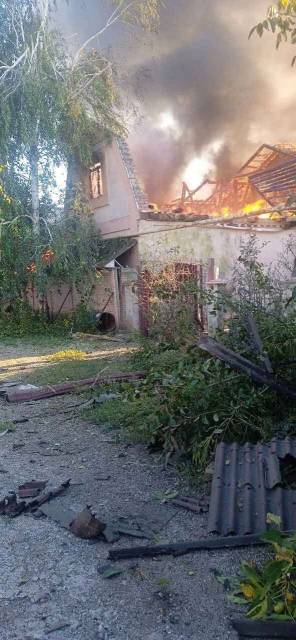 Пожар в последствии обстрела на Октябрьском