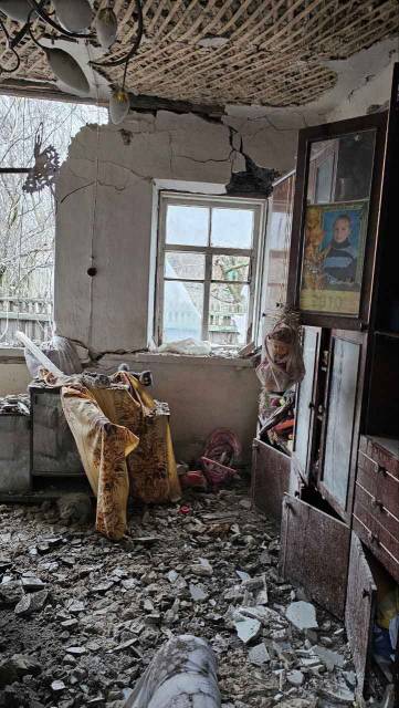 ул. Хлебозаводская, 23 (Никитовский район Горловки), поврежденный в результате прямого попадания снаряда